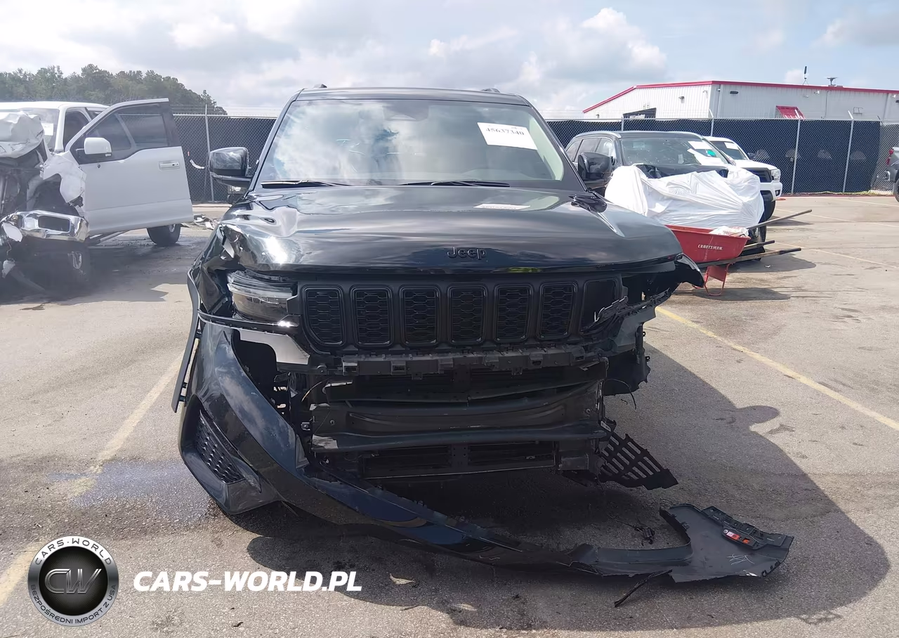 2023 Jeep Grand Cherokee Limited 4X4 VIN:1C4RJHBGXPC518851 - 12
