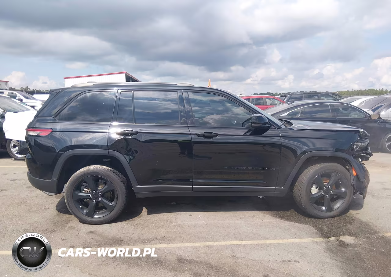 2023 Jeep Grand Cherokee Limited 4X4 VIN:1C4RJHBGXPC518851 - 13
