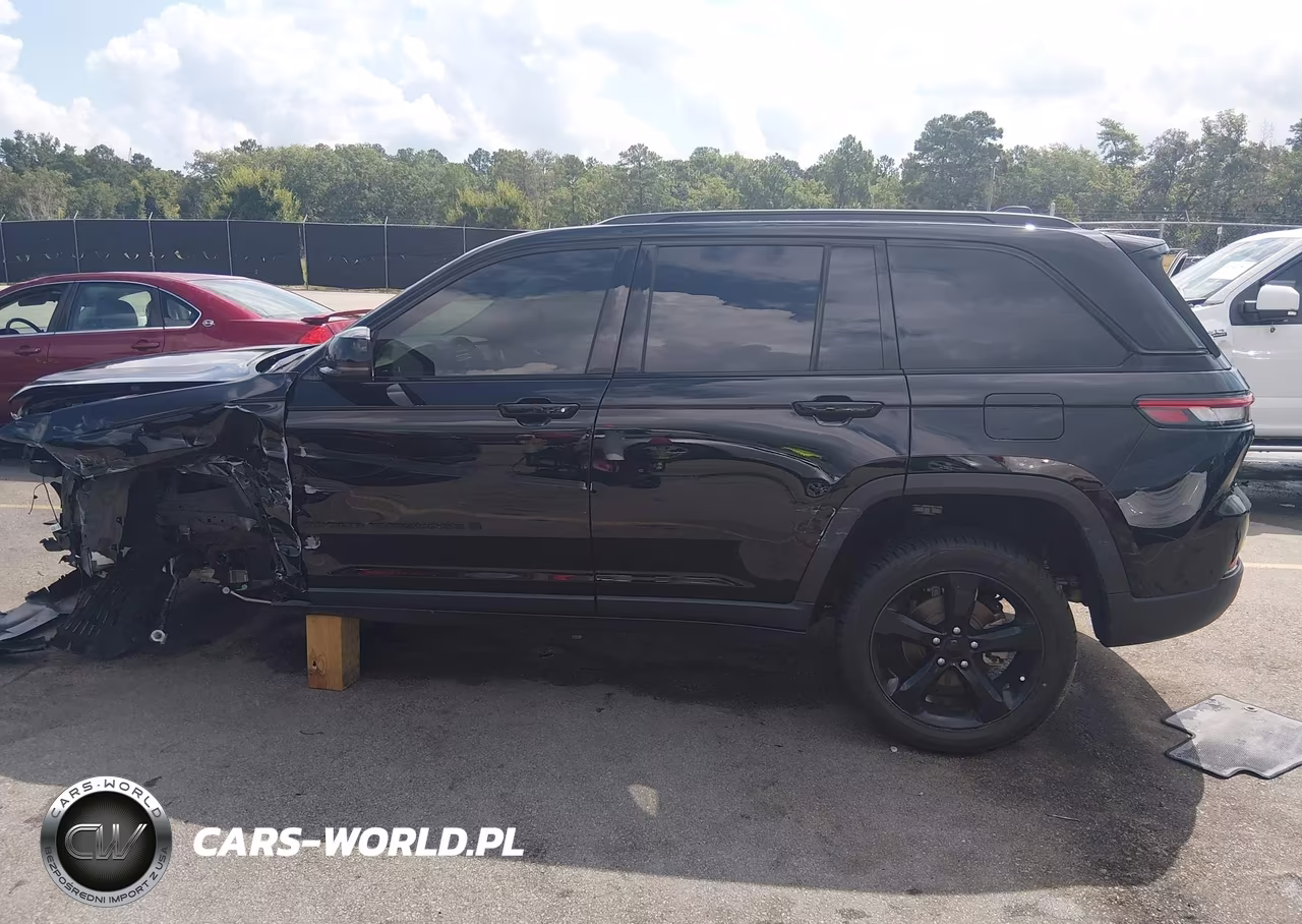 2023 Jeep Grand Cherokee Limited 4X4 VIN:1C4RJHBGXPC518851 - 14
