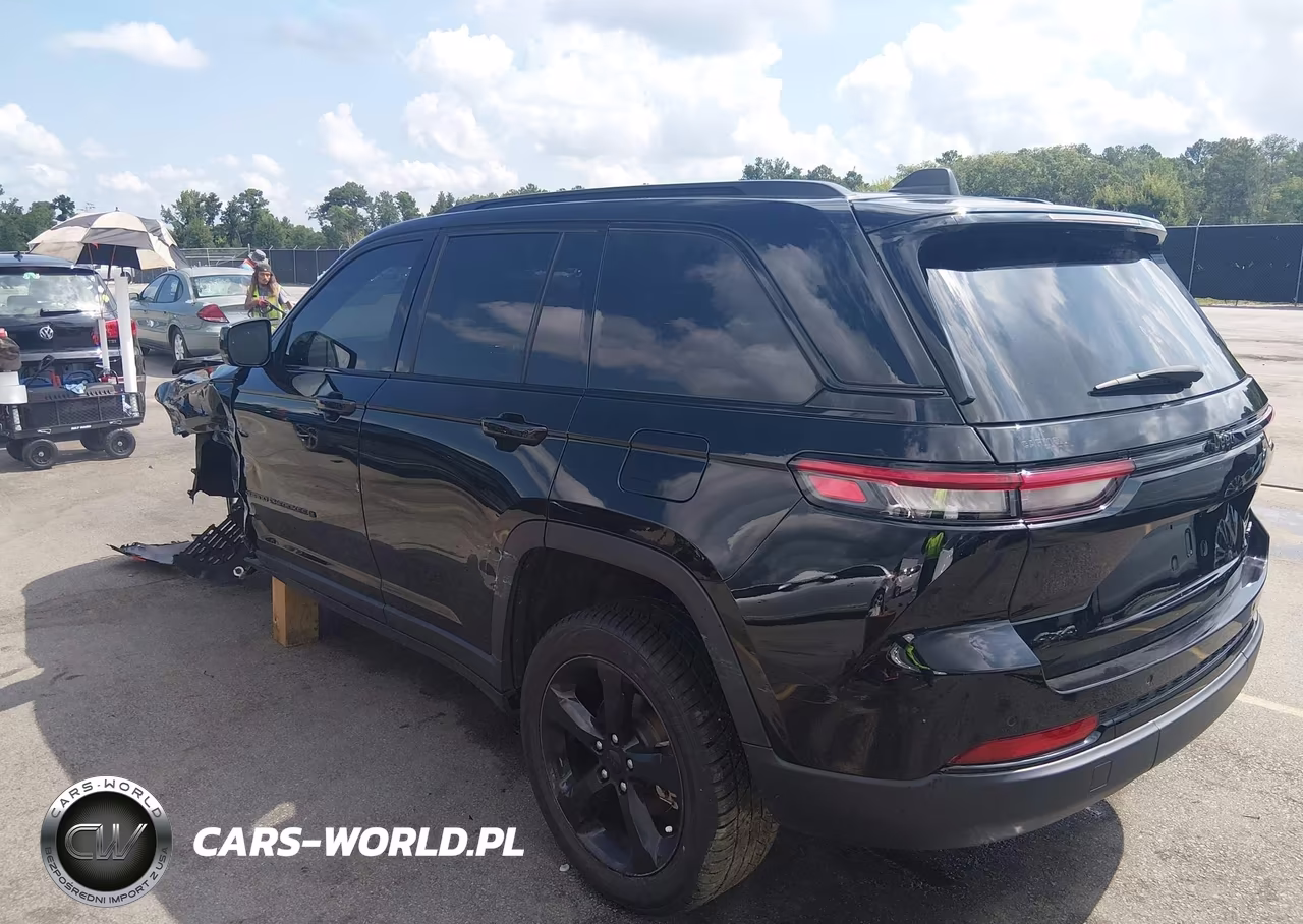 2023 Jeep Grand Cherokee Limited 4X4 VIN:1C4RJHBGXPC518851 - 3