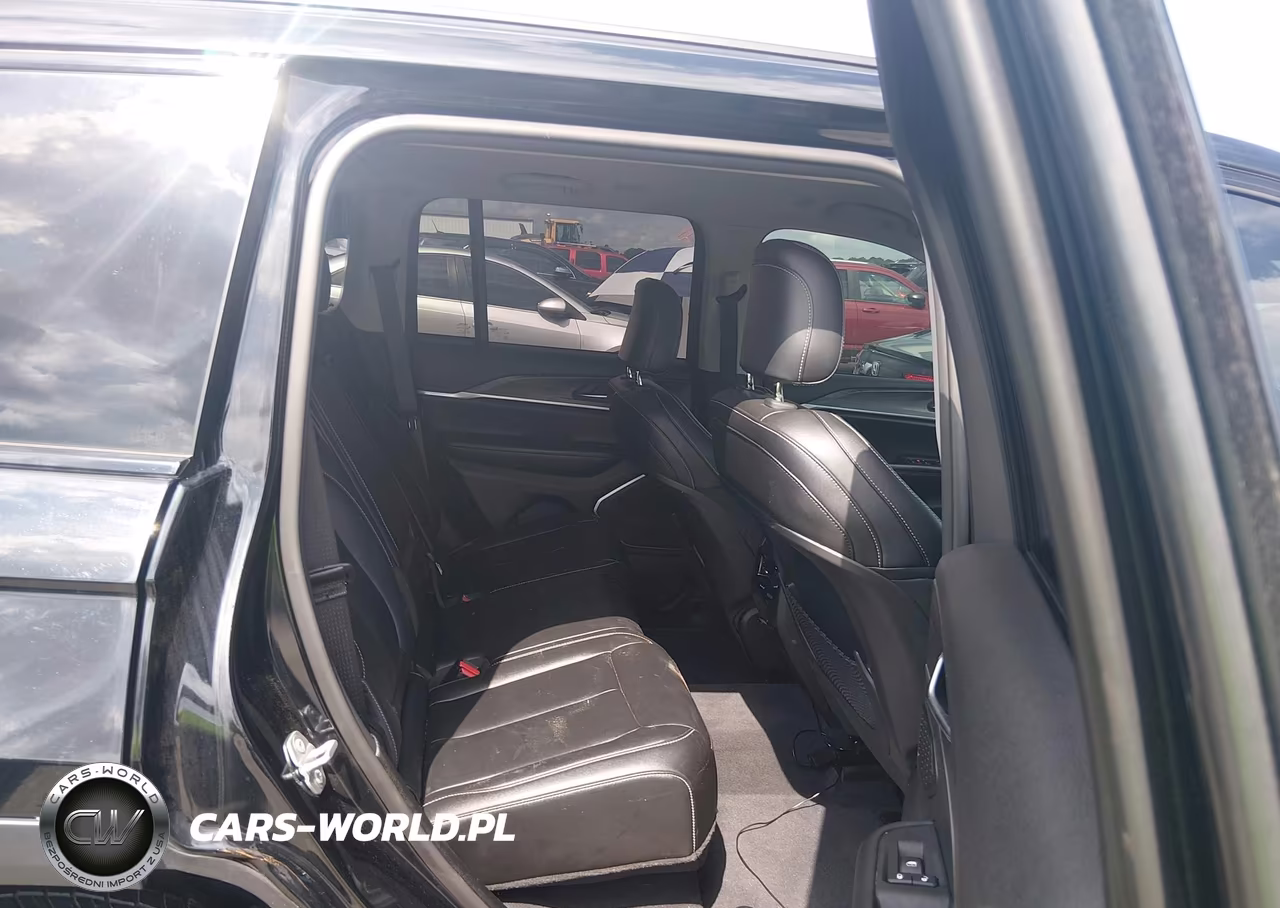2023 Jeep Grand Cherokee Limited 4X4 VIN:1C4RJHBGXPC518851 - 8