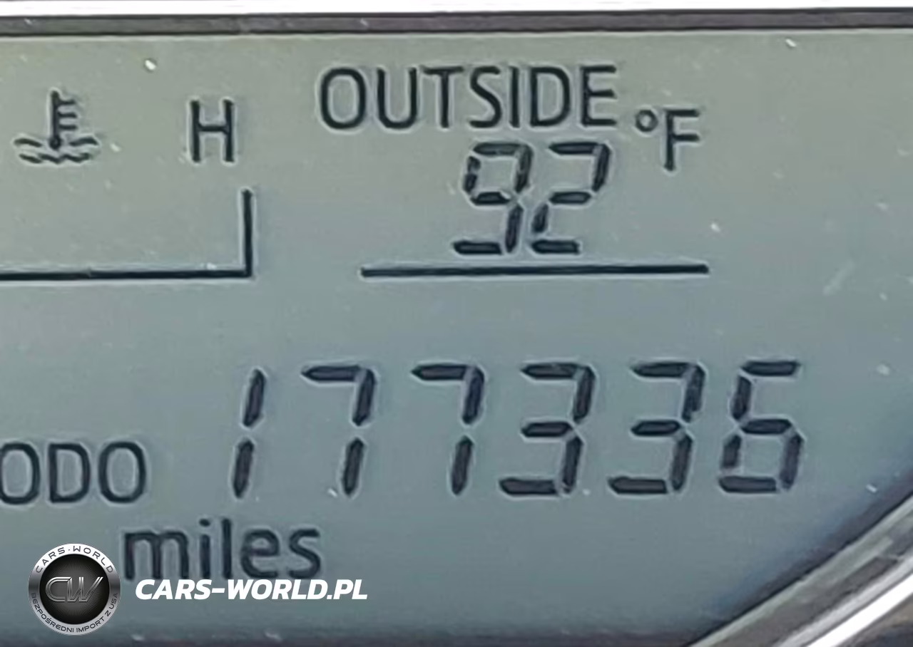 2015 Toyota Corolla Le Plus VIN:5YFBURHE8FP229462 - 15