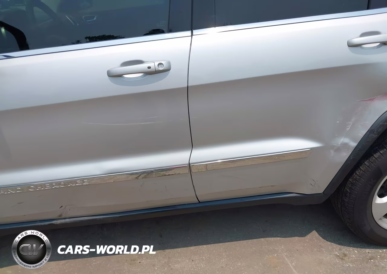 2012 Jeep Grand Cherokee Laredo VIN:1C4RJFAG0CC332929 - 18