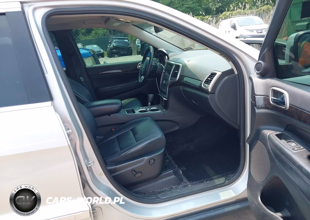 2012 Jeep Grand Cherokee Laredo VIN:1C4RJFAG0CC332929 - 5
