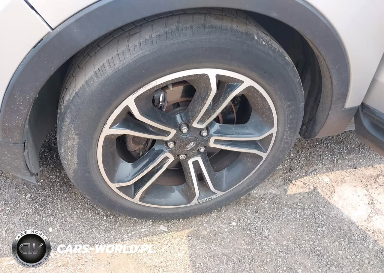 2013 Ford Explorer Sport VIN:1FM5K8GT7DGC18444 - 12