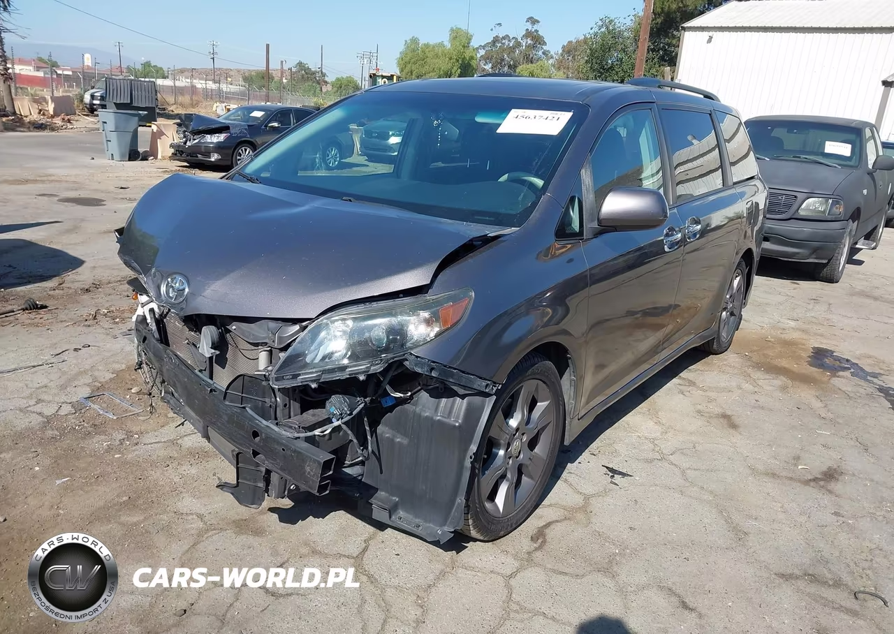2013 Toyota Sienna Se 8 Passenger VIN:5TDXK3DC1DS396733 - 2