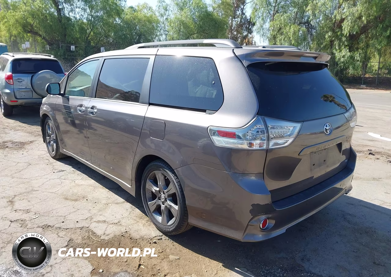 2013 Toyota Sienna Se 8 Passenger VIN:5TDXK3DC1DS396733 - 3