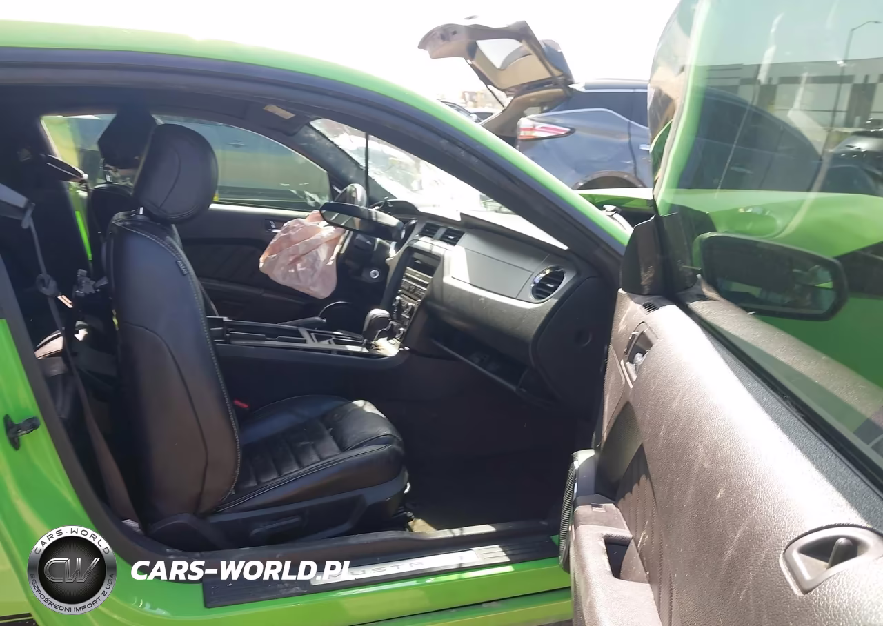 2014 Ford Mustang V6 Premium VIN:1ZVBP8AM6E5201574 - 5