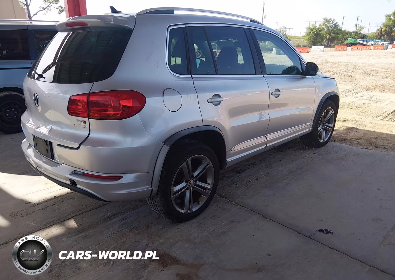 2017 Volkswagen Tiguan 2.0T Sport VIN:WVGUV7AX7HK010902 - 4