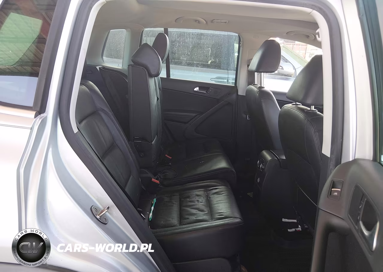 2017 Volkswagen Tiguan 2.0T Sport VIN:WVGUV7AX7HK010902 - 8