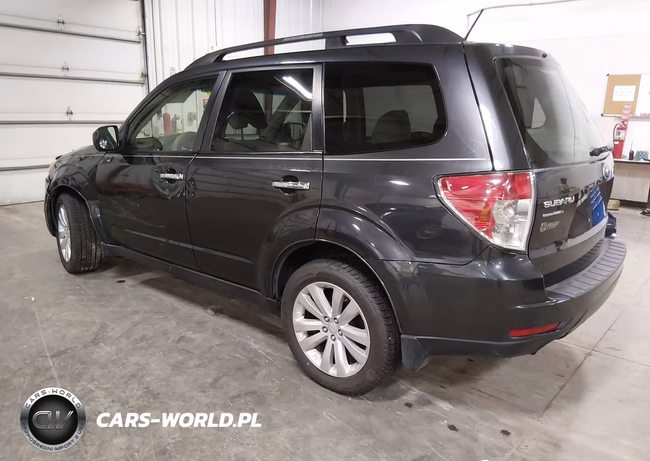 2013 Subaru Forester 2.5X Premium VIN:JF2SHADC2DH410755 - 3