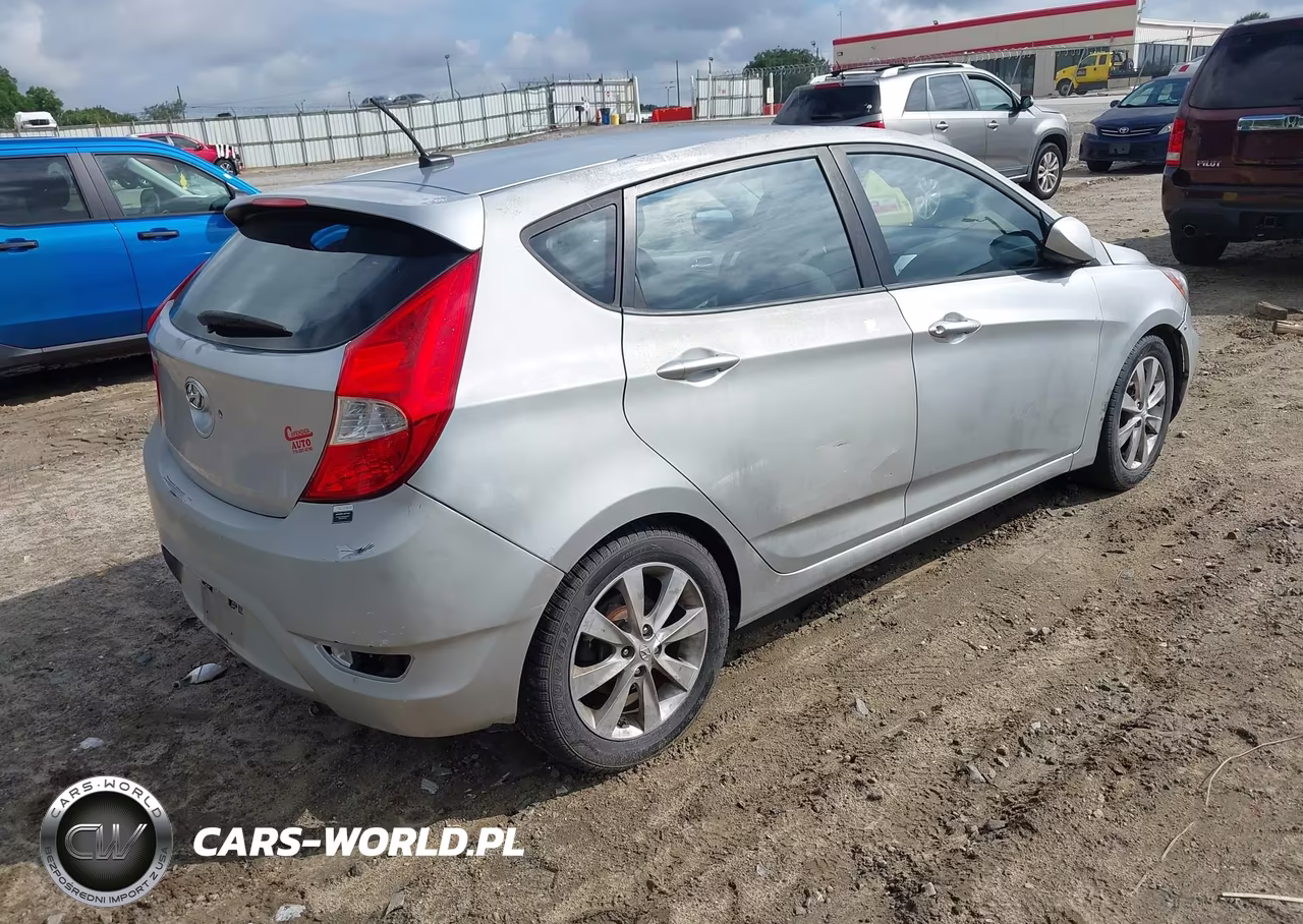 2012 Hyundai Accent Se VIN:KMHCU5AE8CU018943 - 4