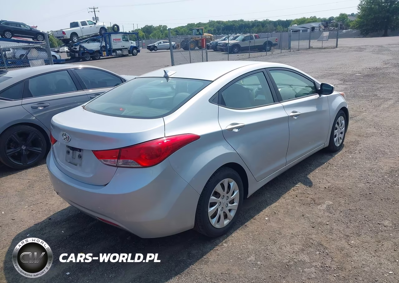 2012 Hyundai Elantra Gls VIN:5NPDH4AE7CH072915 - 4