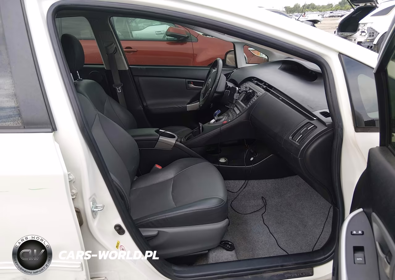 2014 Toyota Prius Four VIN:JTDKN3DU1E1751893 - 5