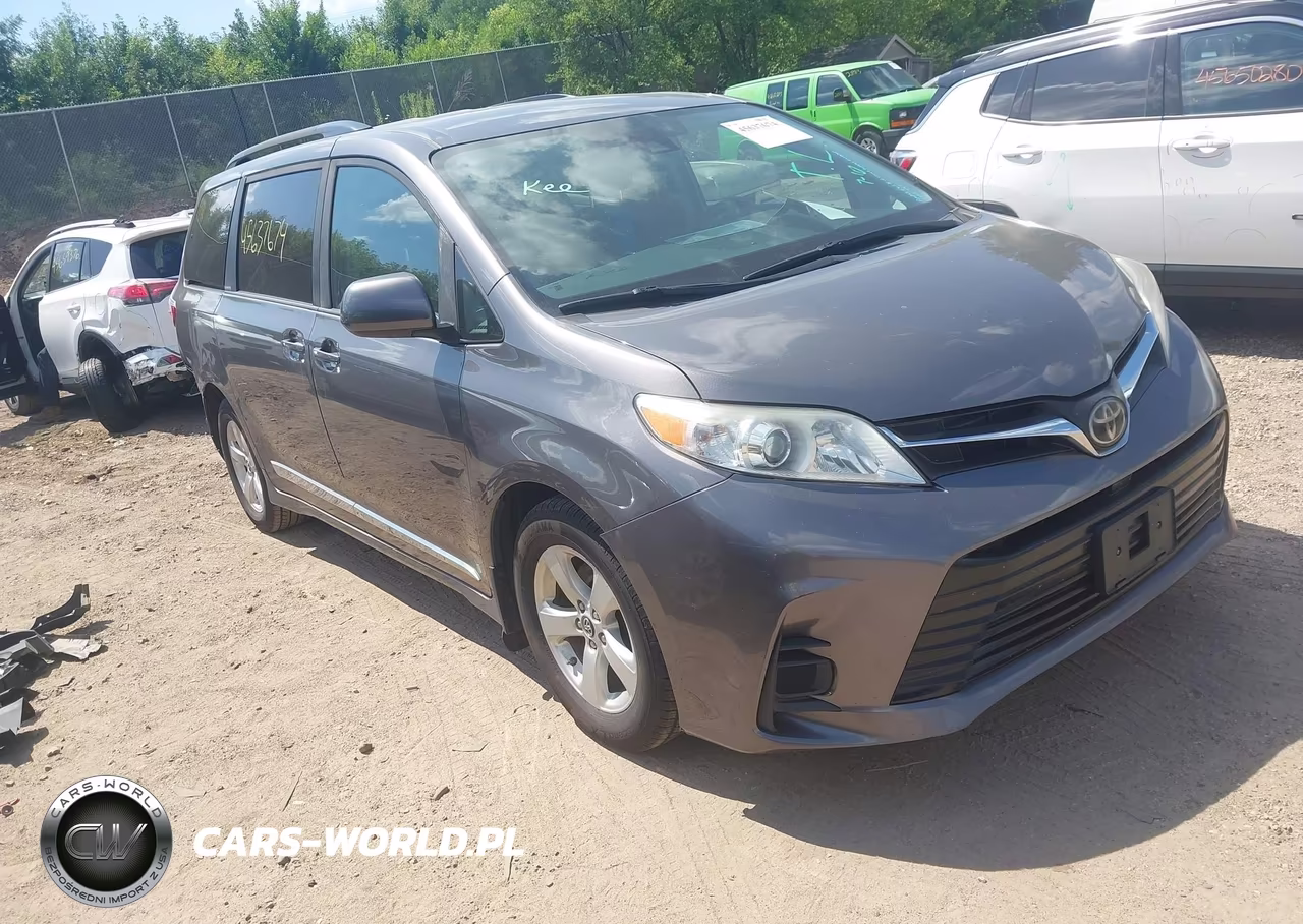 2018 Toyota Sienna Le 8 Passenger