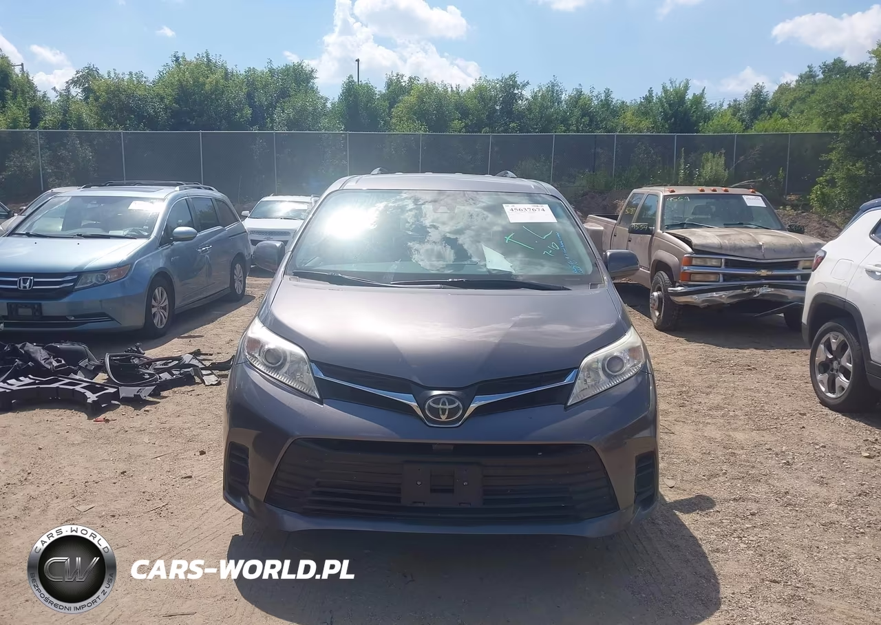 2018 Toyota Sienna Le 8 Passenger VIN:5TDKZ3DC1JS958731 - 12