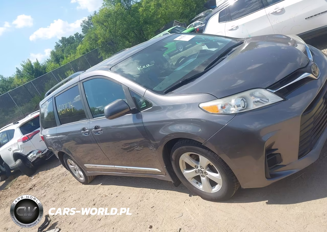 2018 Toyota Sienna Le 8 Passenger VIN:5TDKZ3DC1JS958731 - 13