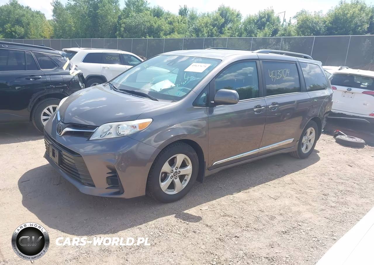 2018 Toyota Sienna Le 8 Passenger VIN:5TDKZ3DC1JS958731 - 2