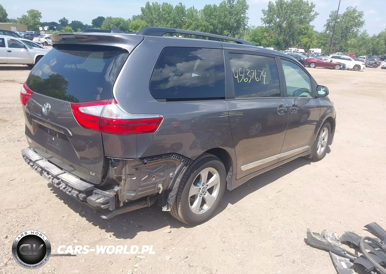 2018 Toyota Sienna Le 8 Passenger VIN:5TDKZ3DC1JS958731 - 4