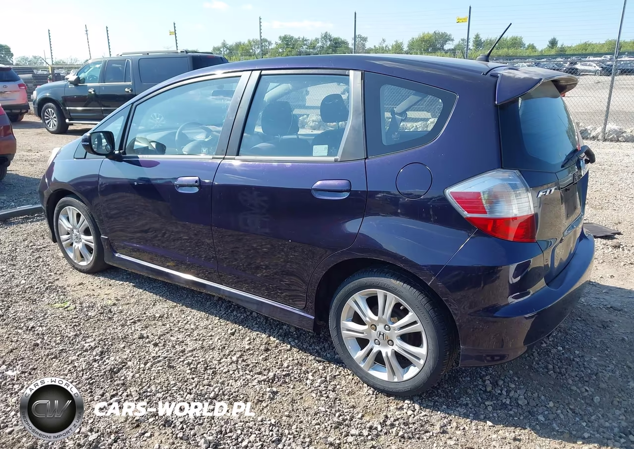 2010 Honda Fit Sport VIN:JHMGE8H48AC008514 - 3