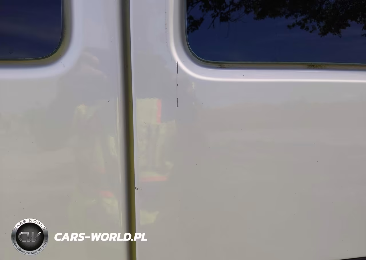 2018 Chevrolet Express 2500 Work Van VIN:1GCWGAFG2J1276241 - 11