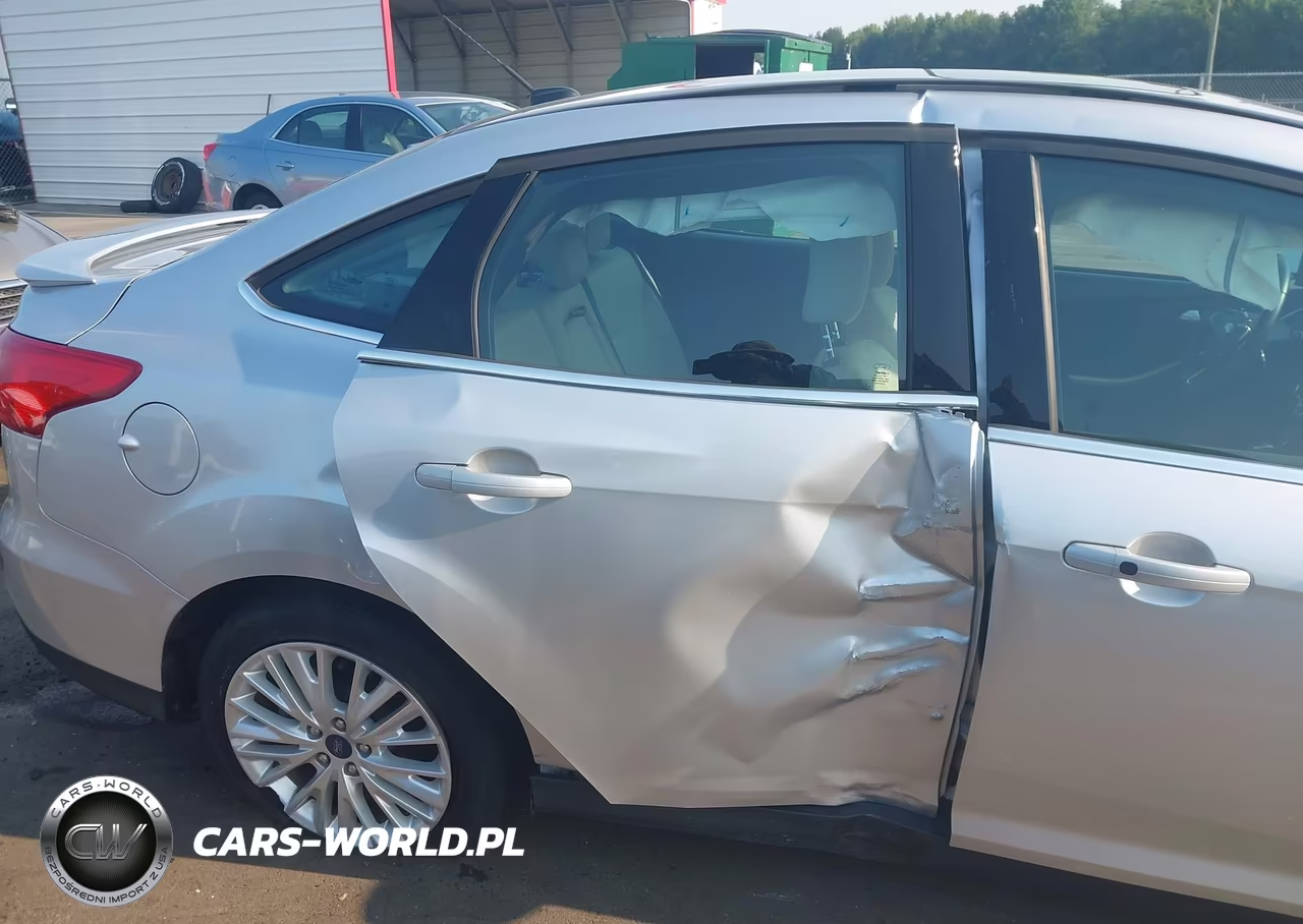 2017 Ford Focus Titanium VIN:1FADP3J21HL238860 - 17