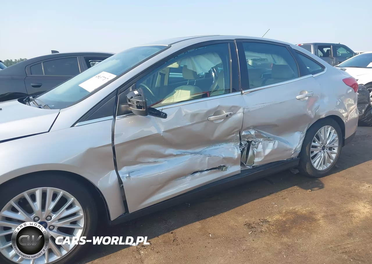 2017 Ford Focus Titanium VIN:1FADP3J21HL238860 - 6