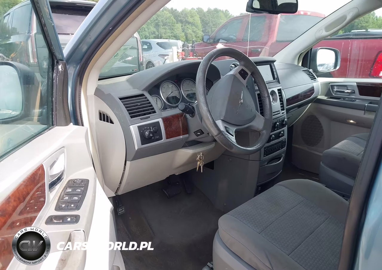 2010 Chrysler Town & Country Touring VIN:2A4RR5D1XAR414790 - 5