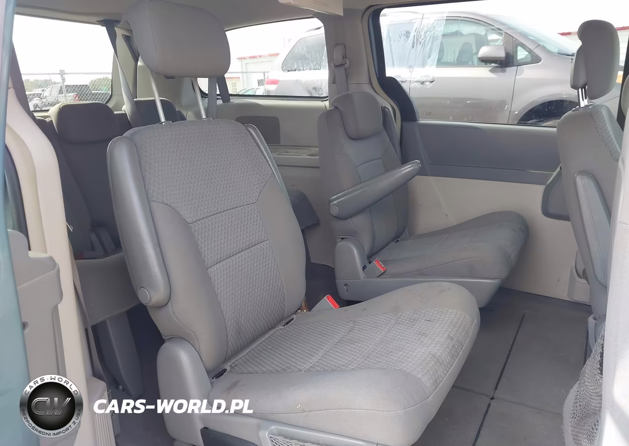 2010 Chrysler Town & Country Touring VIN:2A4RR5D1XAR414790 - 8
