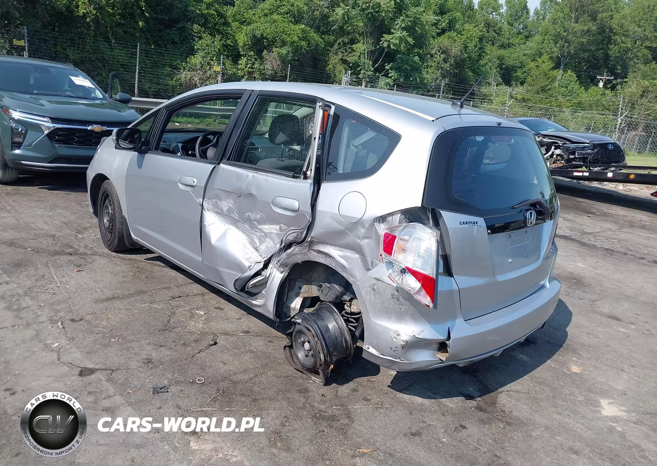 2013 Honda Fit VIN:JHMGE8H30DC057928 - 3