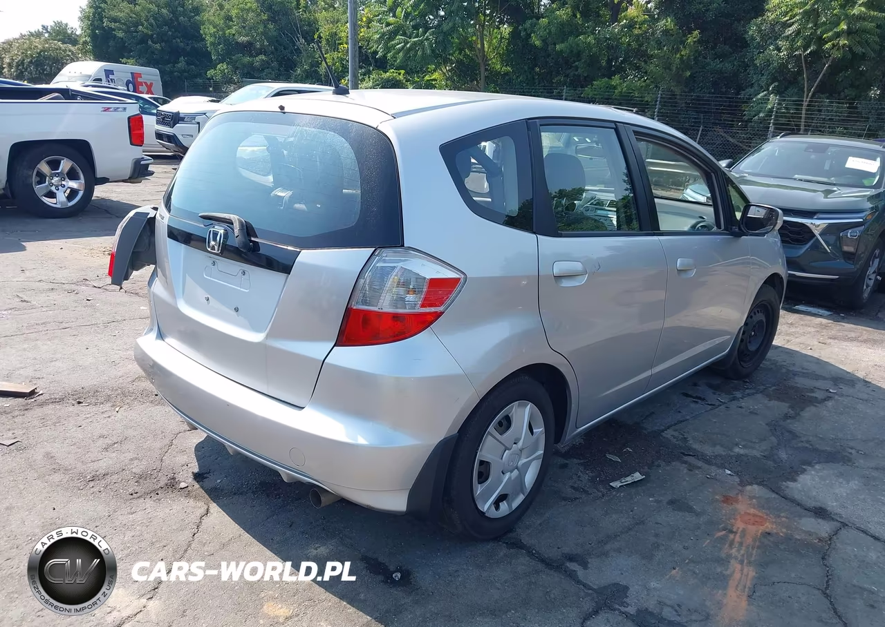 2013 Honda Fit VIN:JHMGE8H30DC057928 - 4