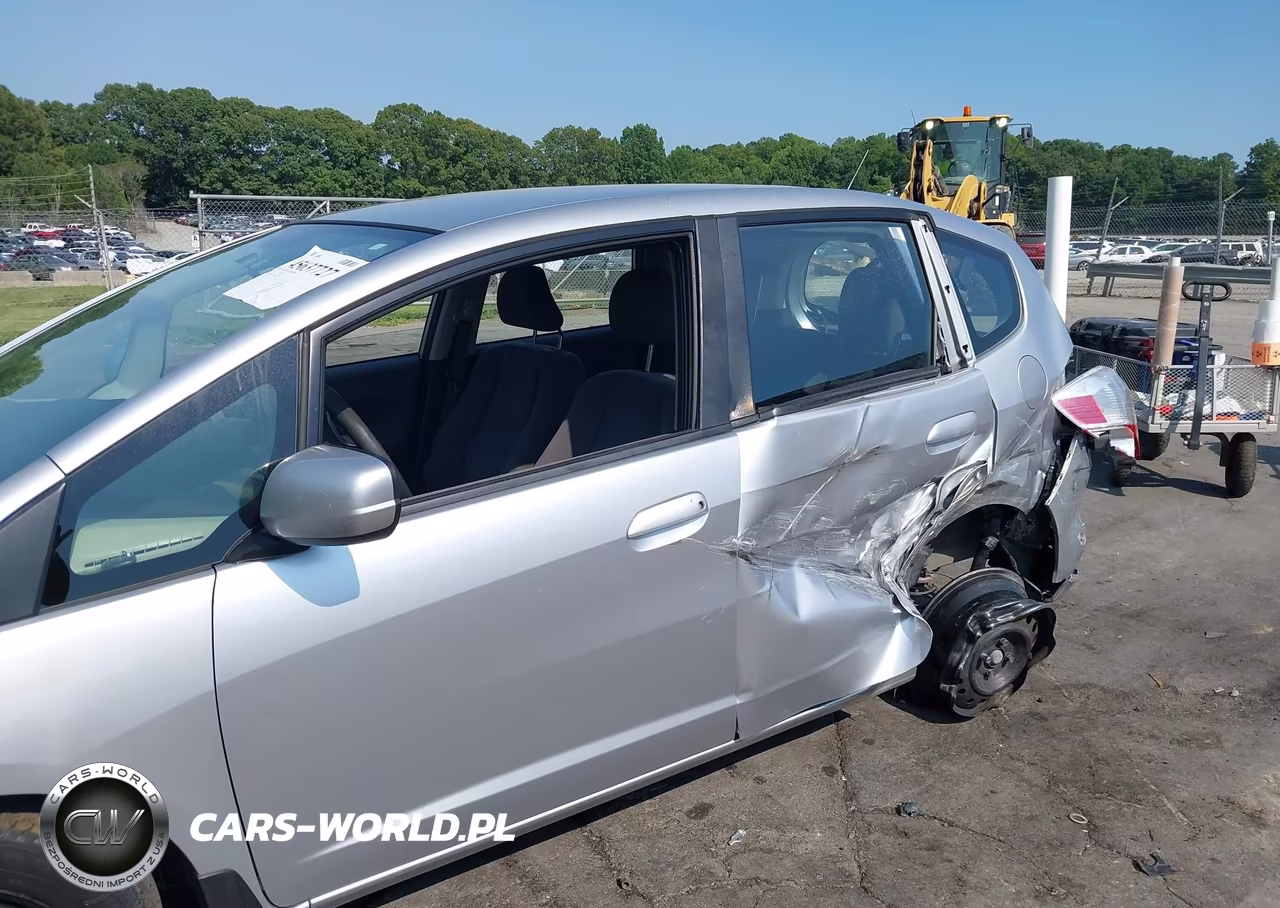 2013 Honda Fit VIN:JHMGE8H30DC057928 - 6