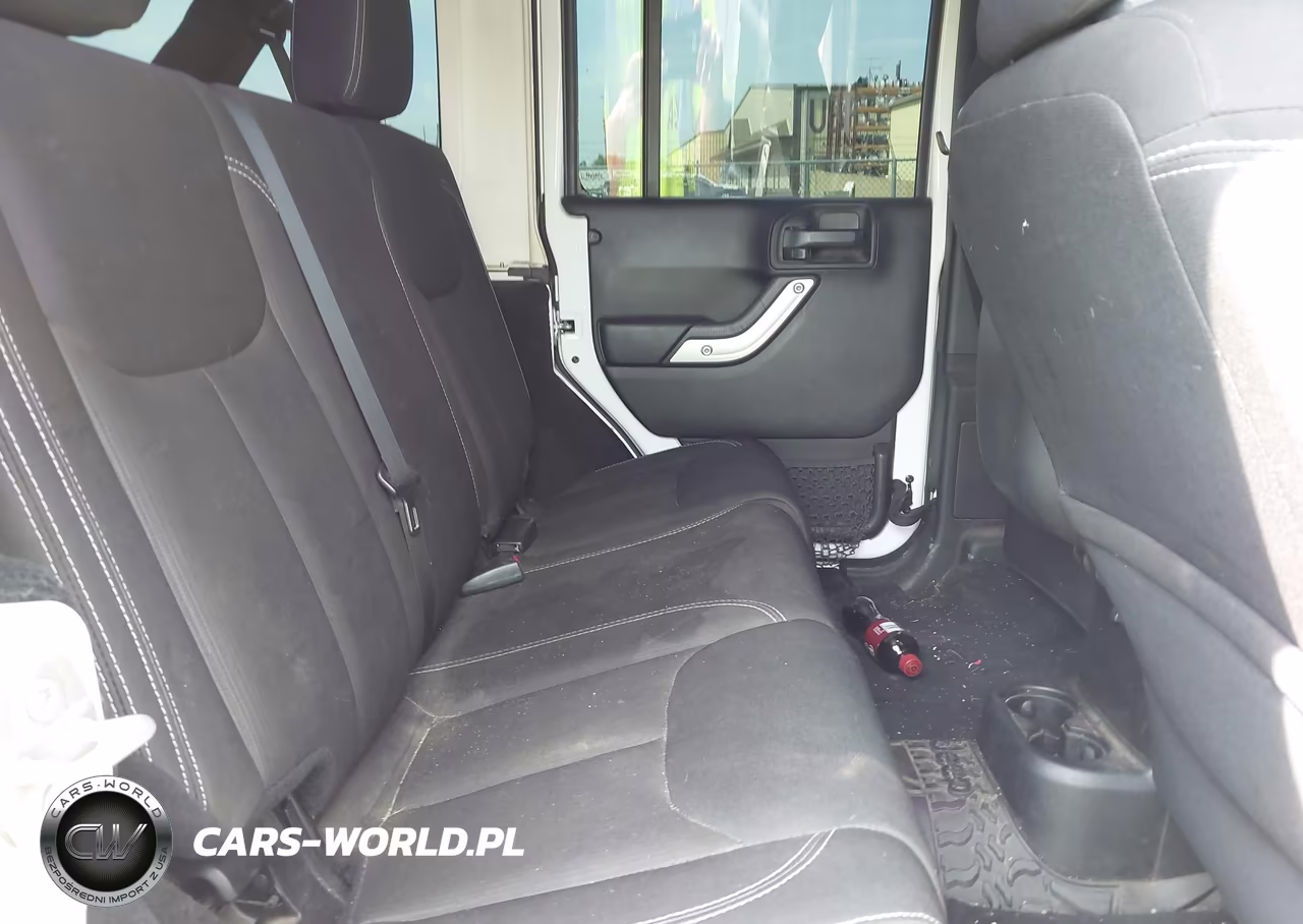 2016 Jeep Wrangler Unlimited Sahara VIN:1C4BJWEG3GL193624 - 8