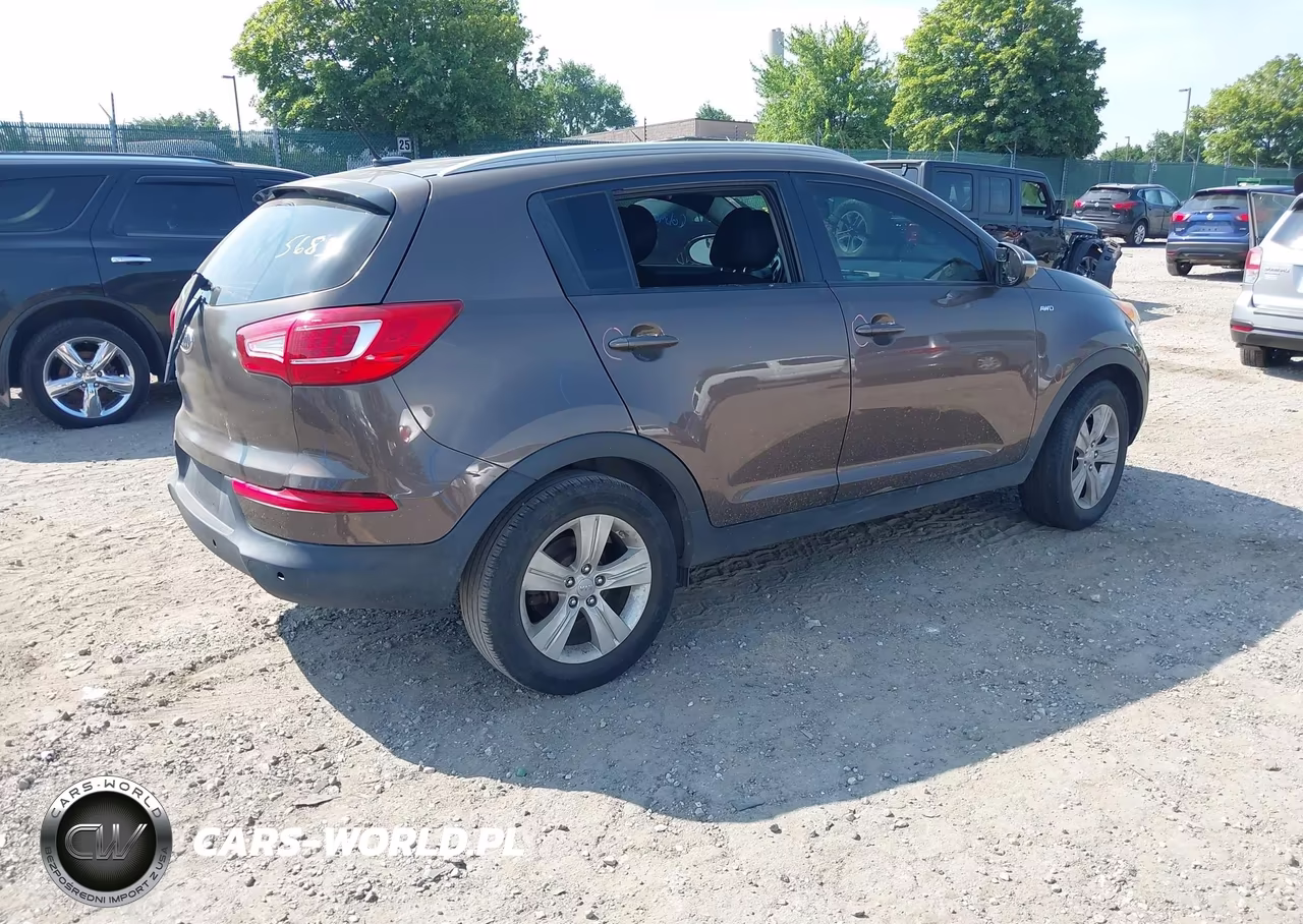 2011 Kia Sportage Lx VIN:KNDPBCA20B7163834 - 4
