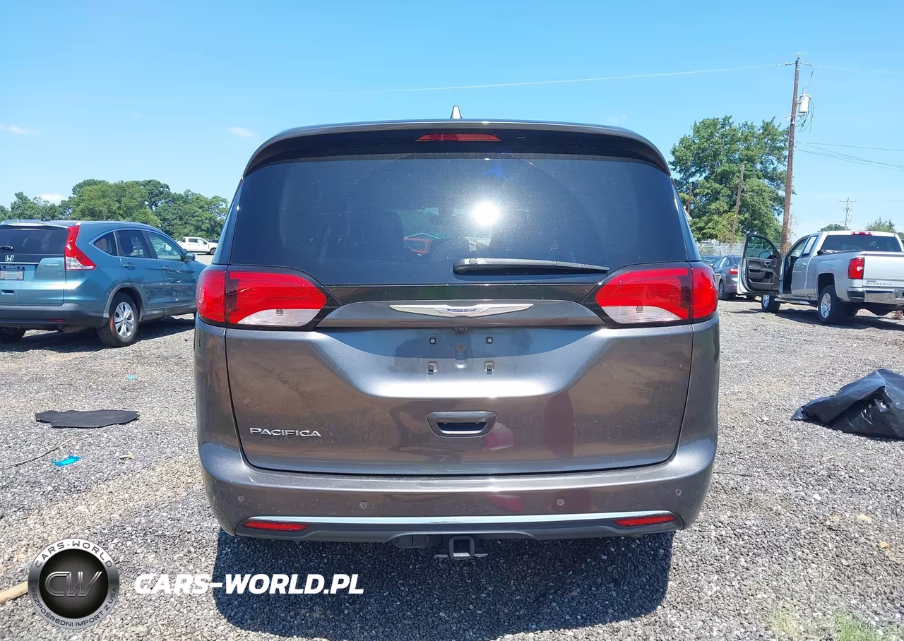 2018 Chrysler Pacifica Touring L Plus VIN:2C4RC1EG7JR293090 - 16