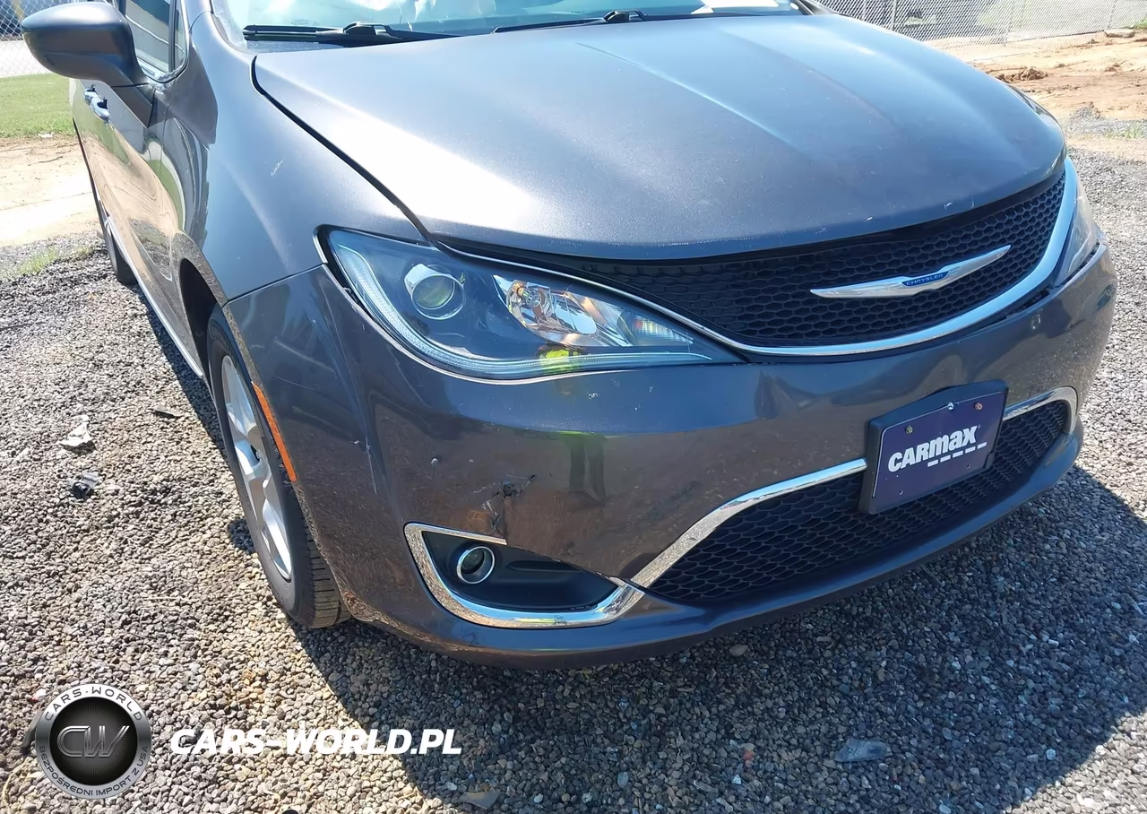 2018 Chrysler Pacifica Touring L Plus VIN:2C4RC1EG7JR293090 - 6
