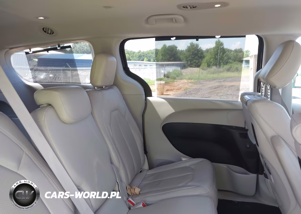 2018 Chrysler Pacifica Touring L Plus VIN:2C4RC1EG7JR293090 - 8