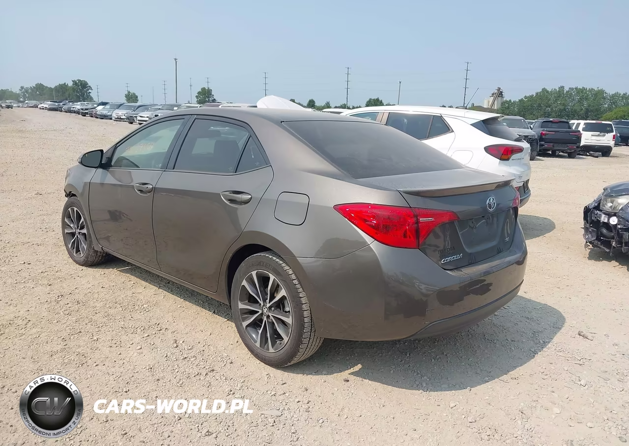 2018 Toyota Corolla Se VIN:5YFBURHE2JP758382 - 3