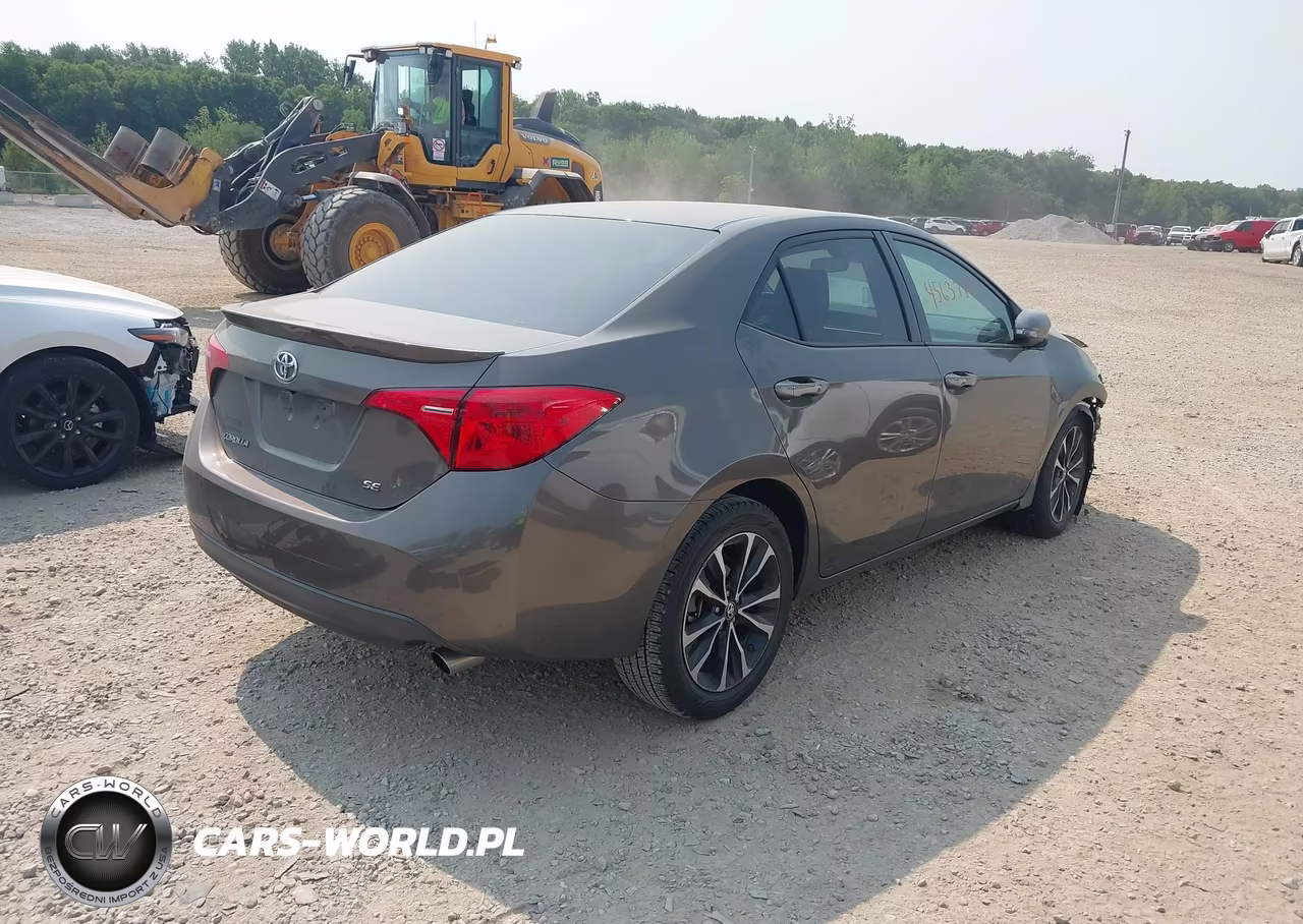 2018 Toyota Corolla Se VIN:5YFBURHE2JP758382 - 4