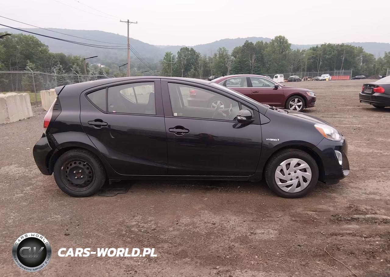2016 Toyota Prius C Three VIN:JTDKDTB36G1127636 - 14