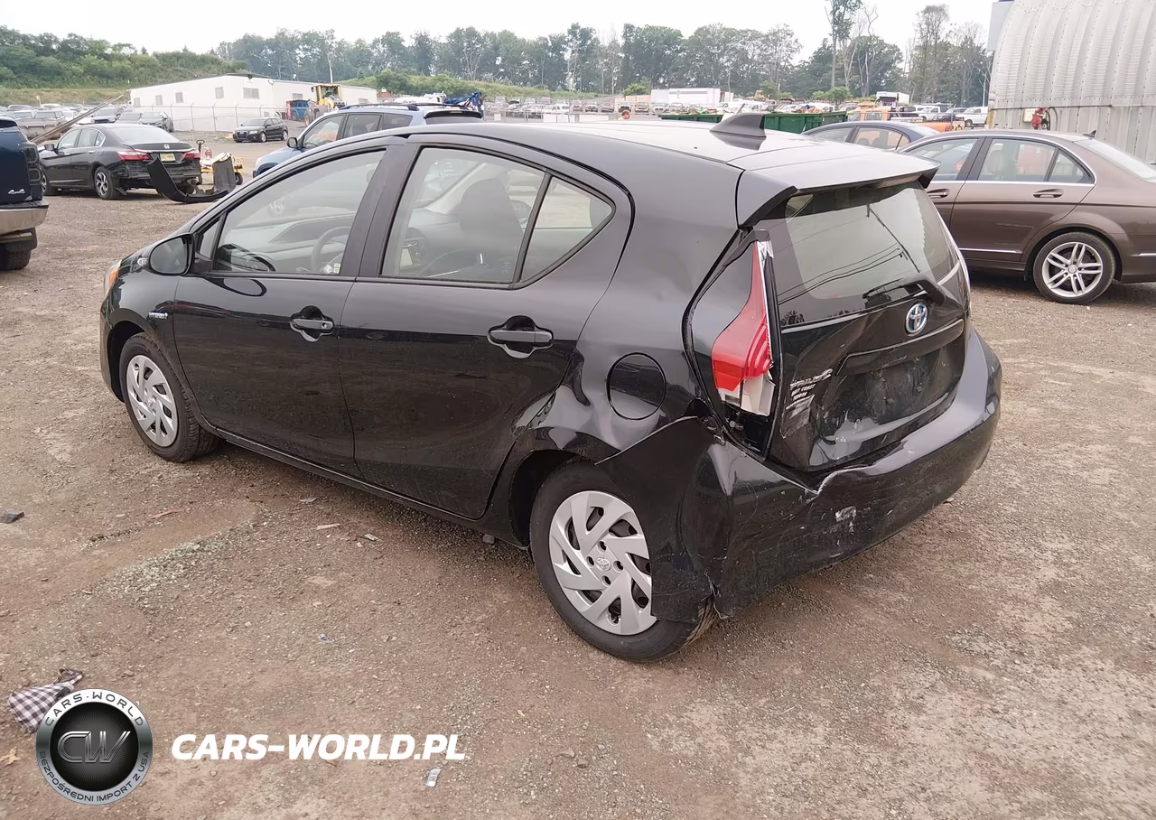 2016 Toyota Prius C Three VIN:JTDKDTB36G1127636 - 3