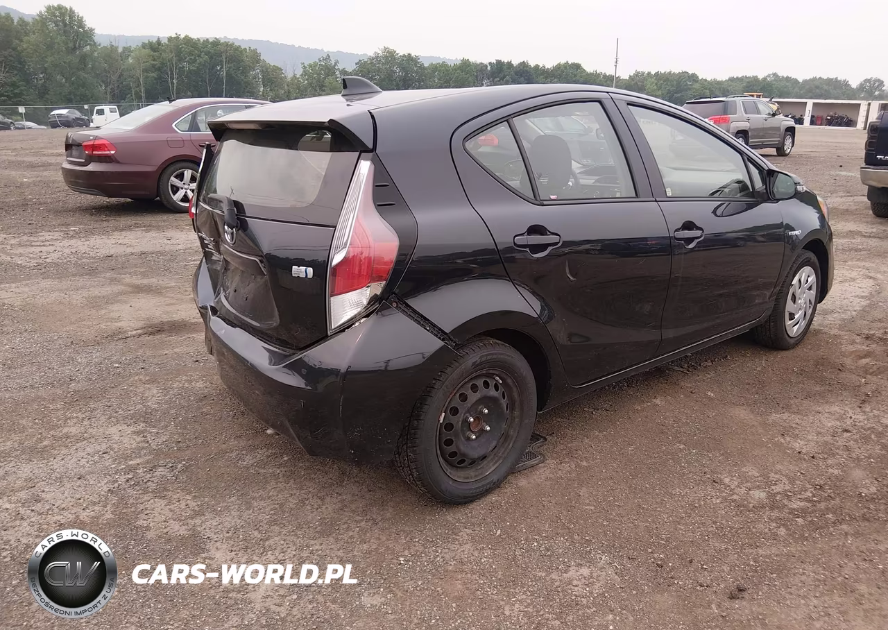 2016 Toyota Prius C Three VIN:JTDKDTB36G1127636 - 4