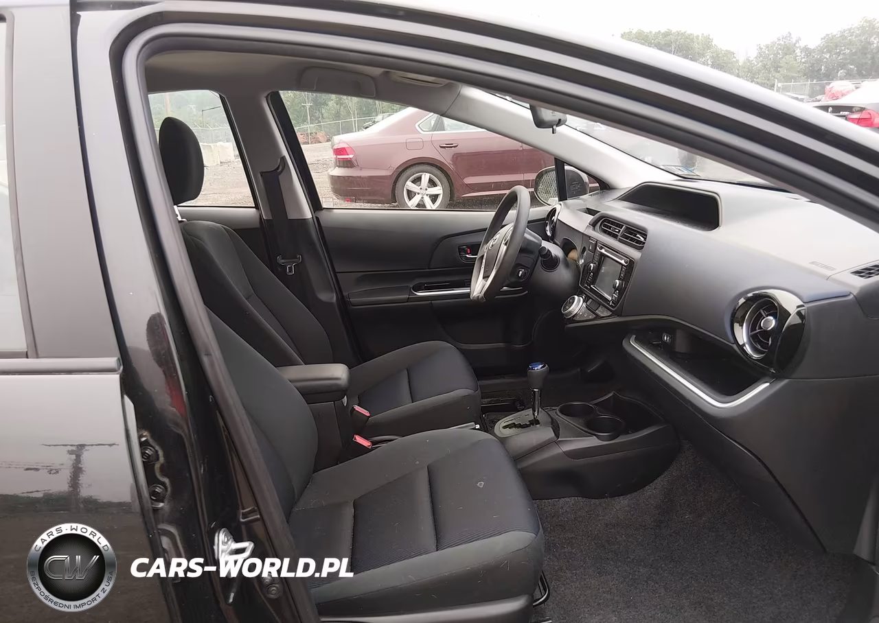 2016 Toyota Prius C Three VIN:JTDKDTB36G1127636 - 5