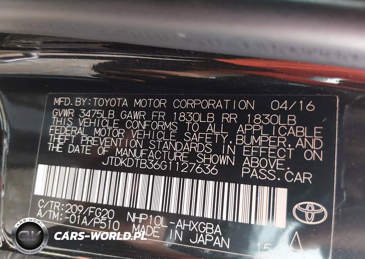 2016 Toyota Prius C Three VIN:JTDKDTB36G1127636 - 9