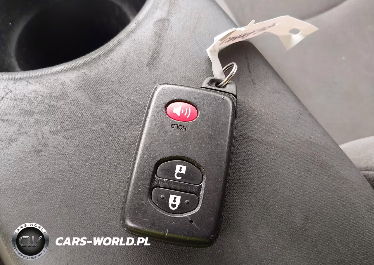 2015 Toyota Prius Two VIN:JTDKN3DU3F1973112 - 11