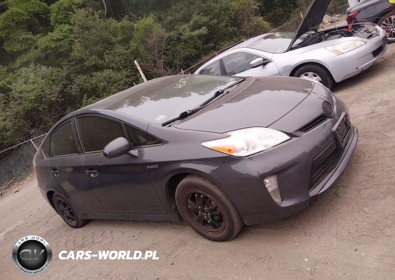 2015 Toyota Prius Two VIN:JTDKN3DU3F1973112 - 13