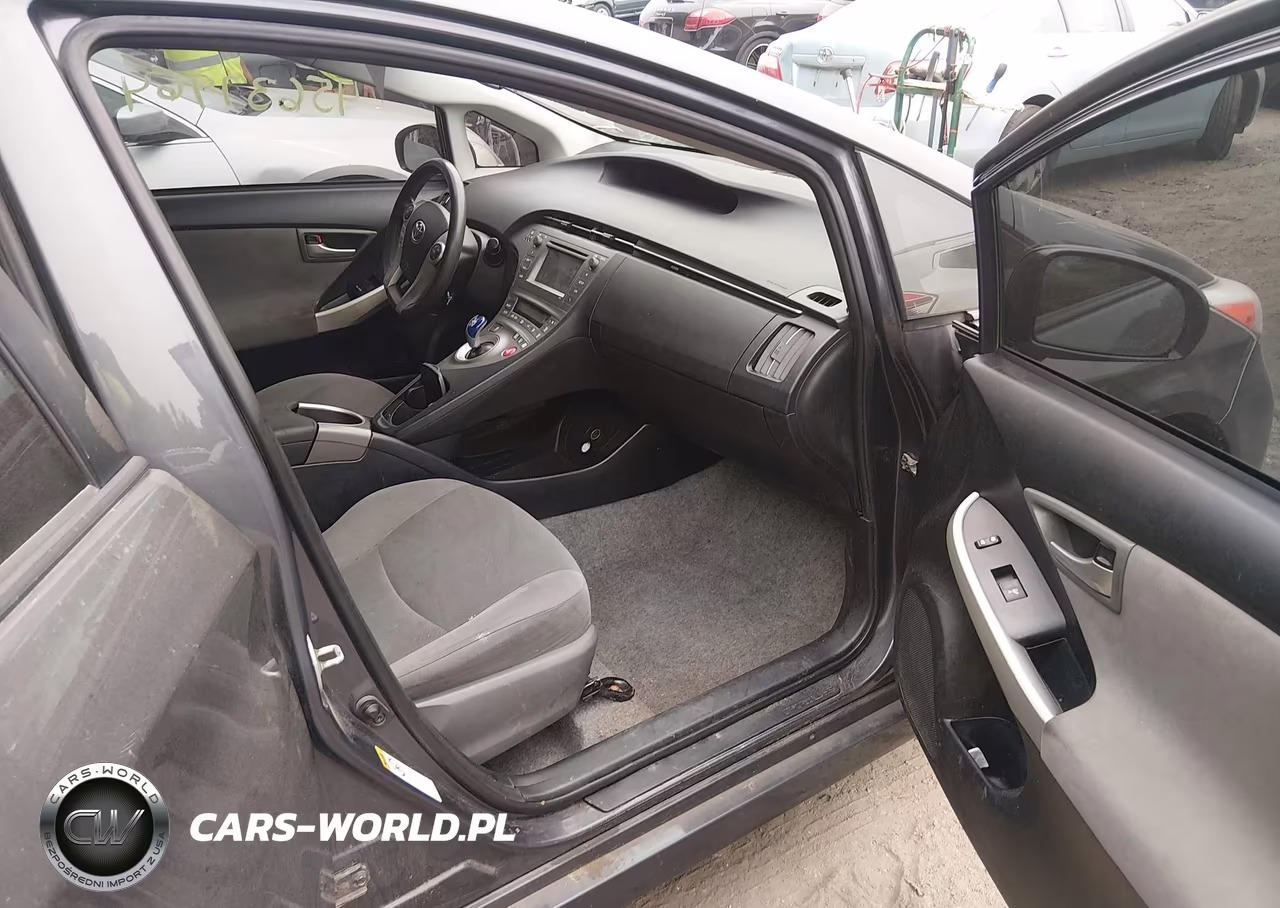 2015 Toyota Prius Two VIN:JTDKN3DU3F1973112 - 5