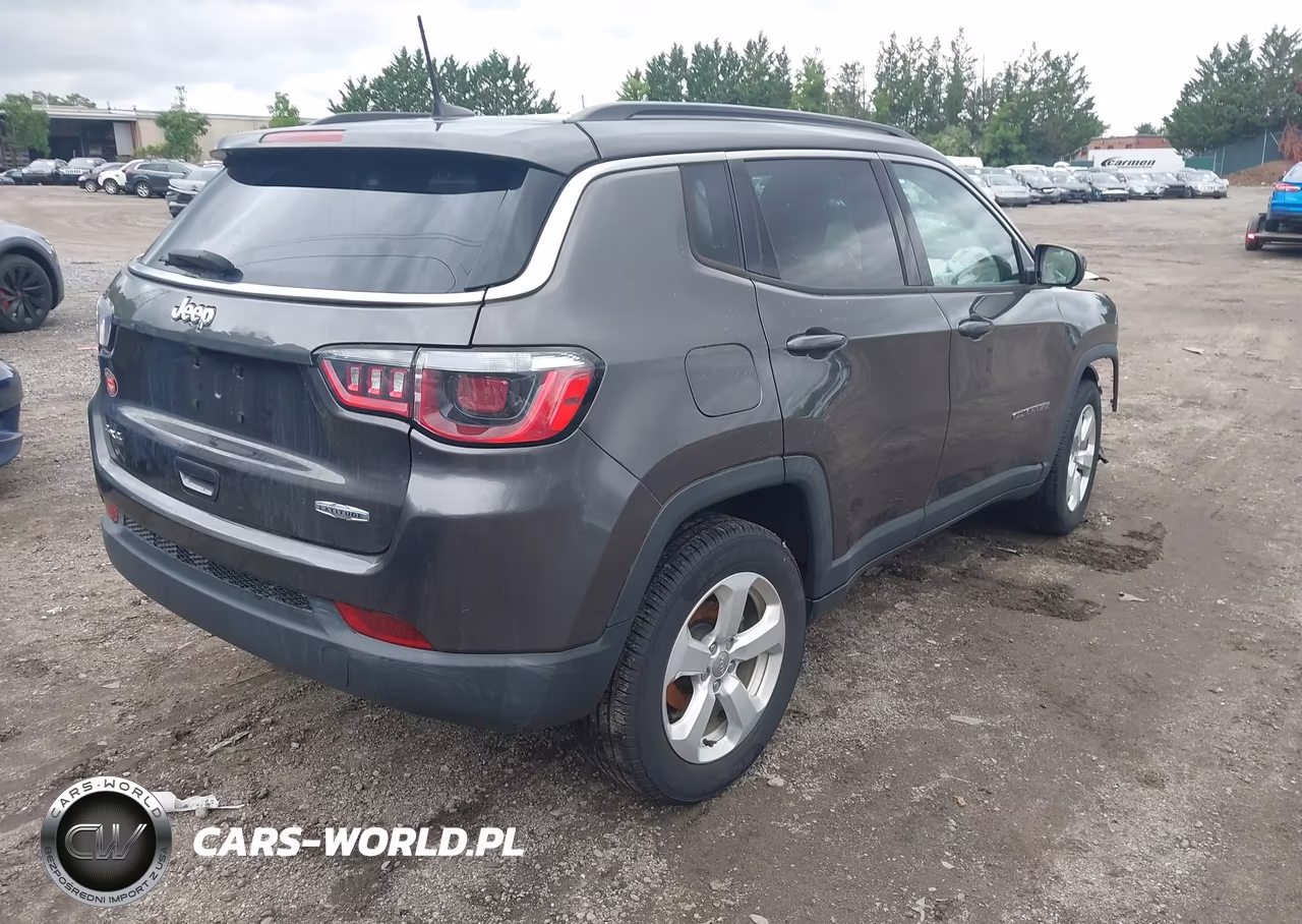 2019 Jeep Compass Latitude 4X4 VIN:3C4NJDBB2KT712136 - 4