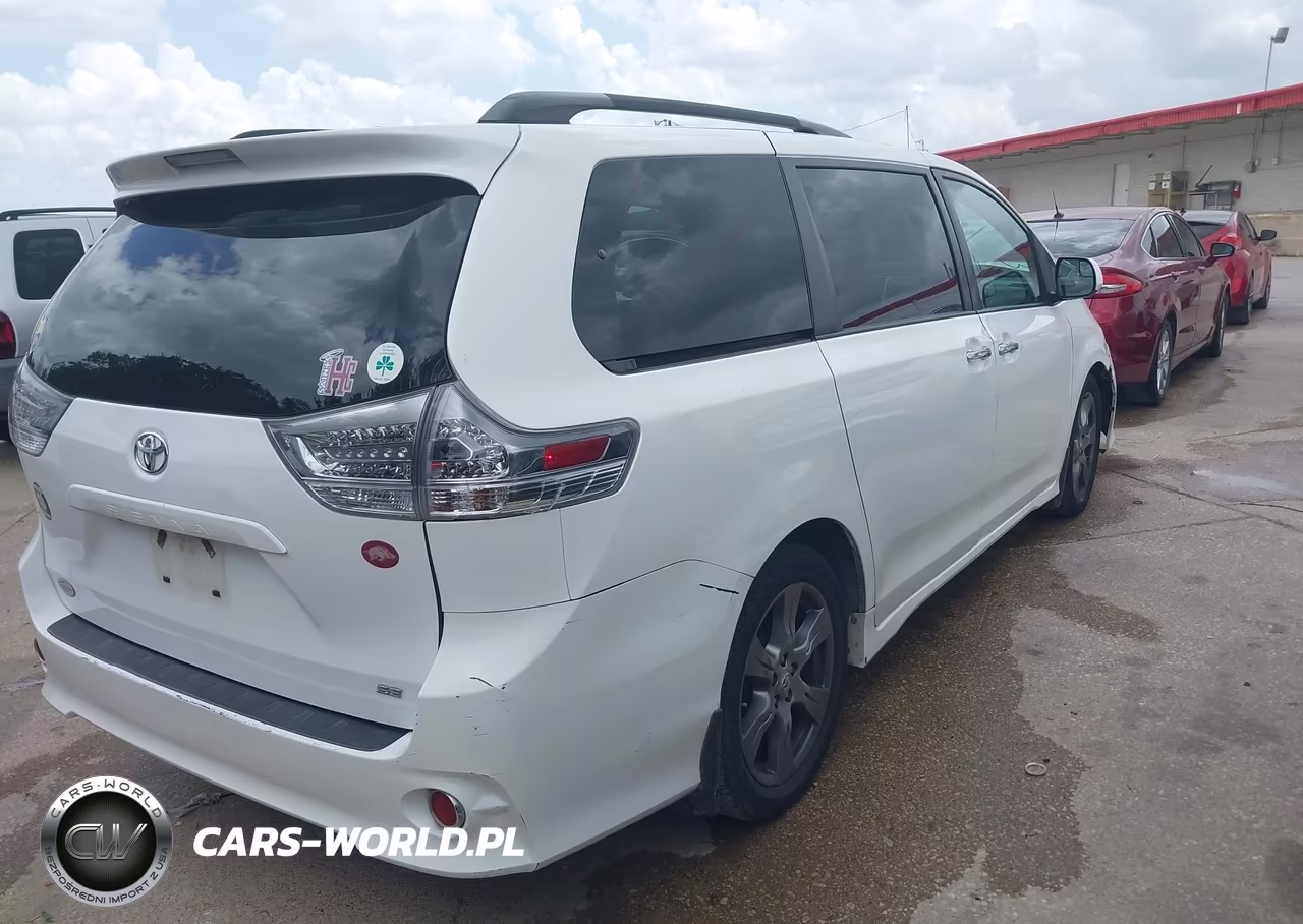 2017 Toyota Sienna Se 8 Passenger VIN:5TDXZ3DC2HS802066 - 4