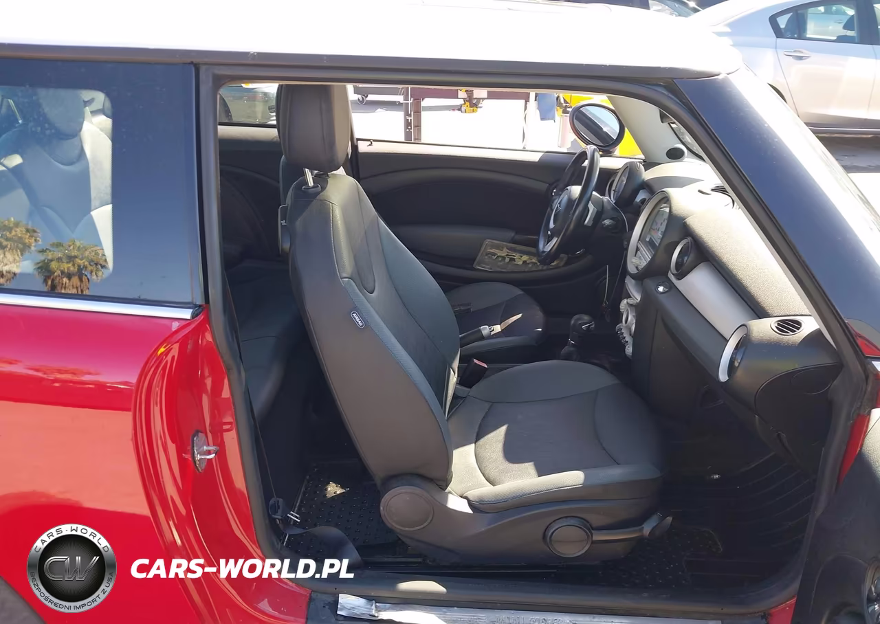 2008 Mini Cooper Hardtop VIN:WMWMF335X8TT67438 - 5